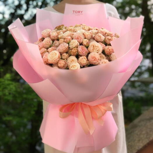 bouquet of 51 cream spray roses