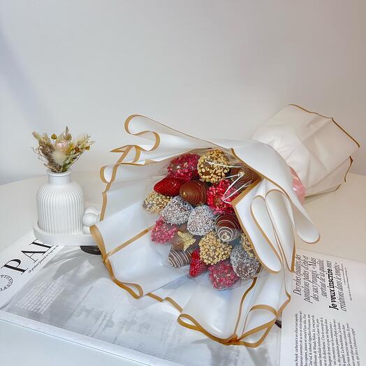 Bouquet of strawberries "Sweet night"