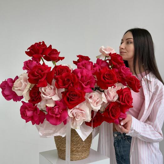 Aromatic WOW basket with roses