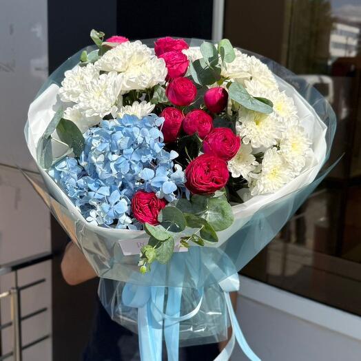 Royal Flowers | Букет из гортензии, хризантем, кустовых роз и эвкалипта