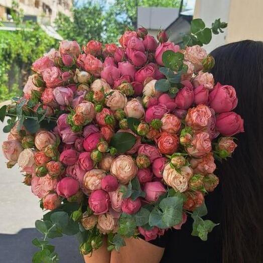 Букет  из кустовых  роз  60см