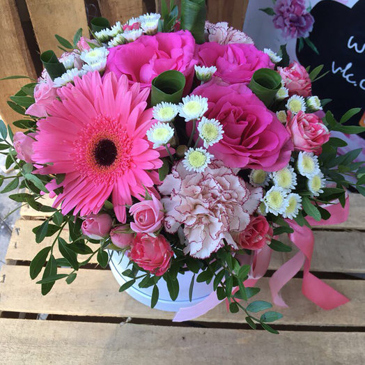 Hat box of roses, gerberas