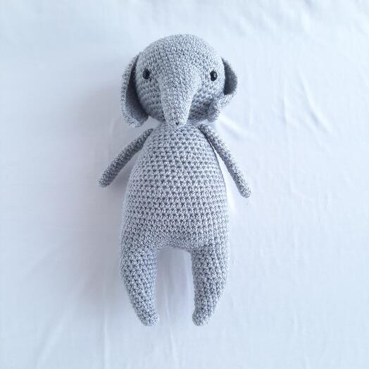 Вязаная игрушка "Эмоциональный слоненок"