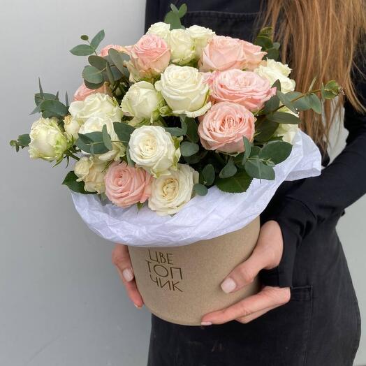 Нежный микс кустовых пионовидных роз