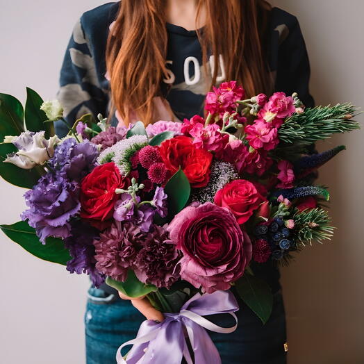 Ramo brillante con rosas y eustoma