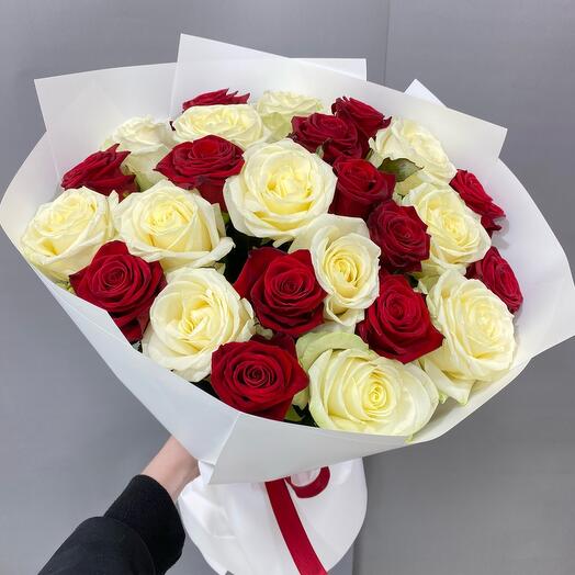 Букет из 25 роз микс