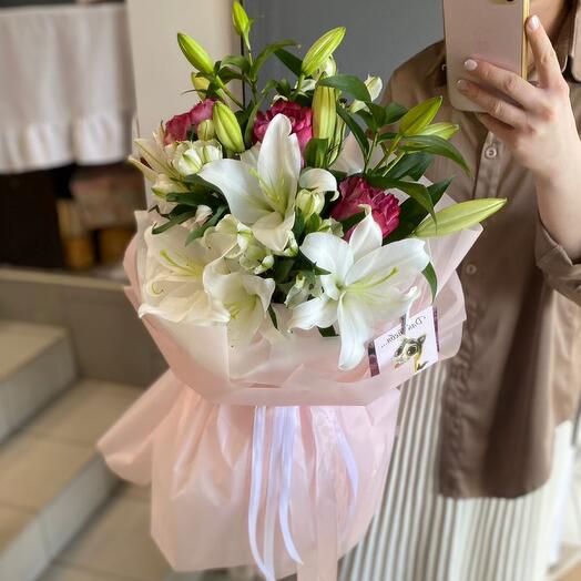 Incredibly fragrant bouquet with lilies and a peony-shaped rose