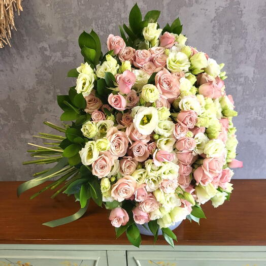 Spray Roses with Lisianthus