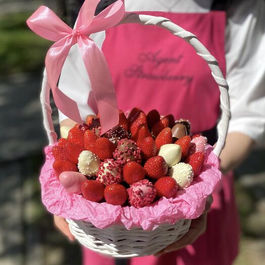 Корзиночка с клубникой «к чаю»