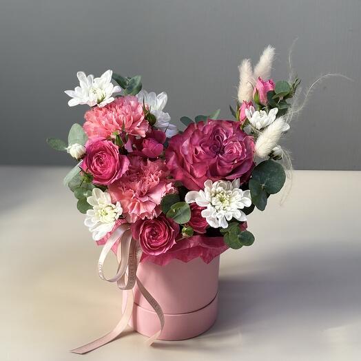 Цветы в коробке с пионовидной розой