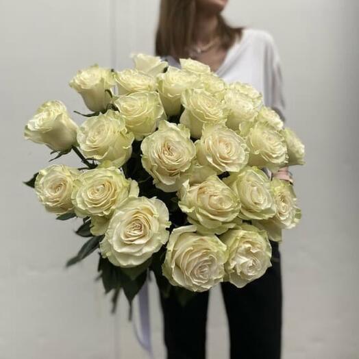 Rosas blancas en forma de peonía