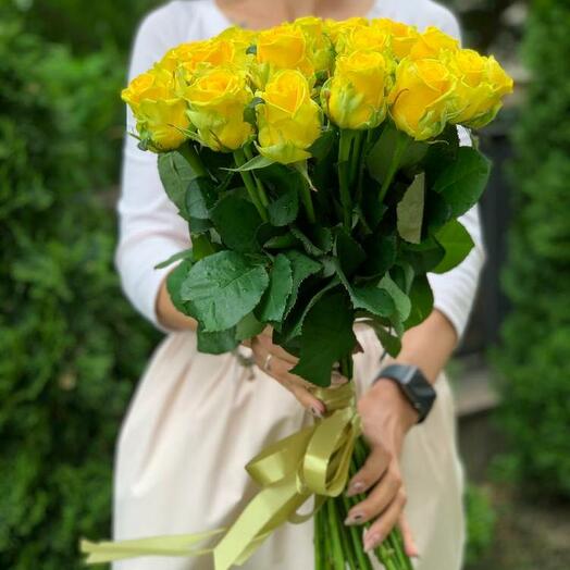 bouquet of 31 yellow roses