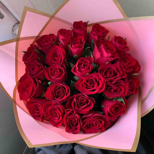 25 red roses