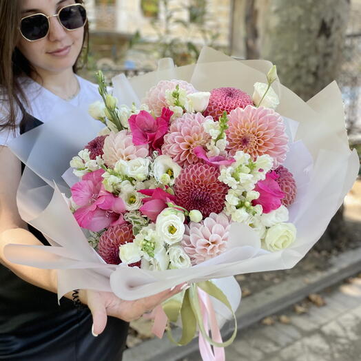 Mixed bouquet with dahlias