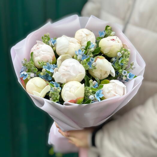 Белые пионы с незабудками 9шт
