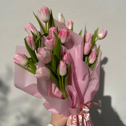 5 small bouquets by 5 tulips