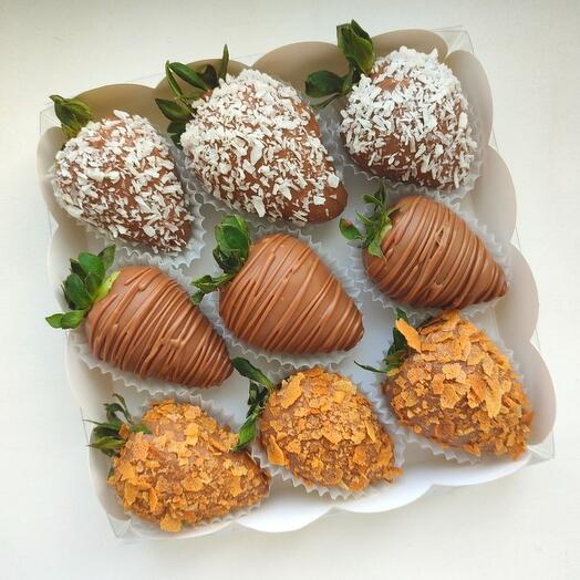 Клубника в молочной шоколаде 9 шт набор