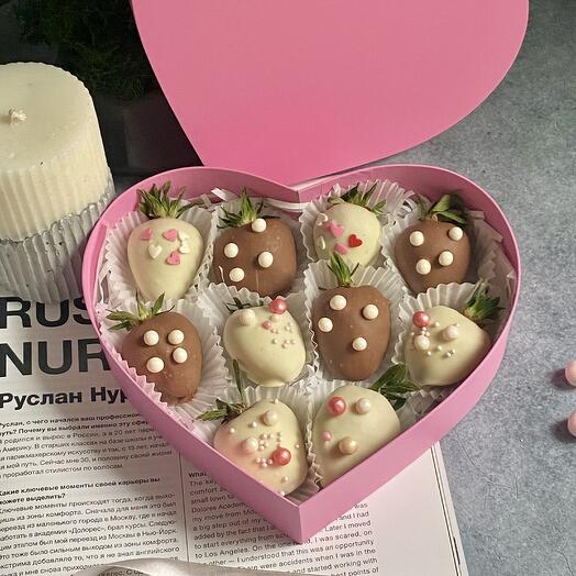 Подарочный набор Клубника в шоколаде ассорти Подарок девушке Розовое сердце S (9-12🍓)