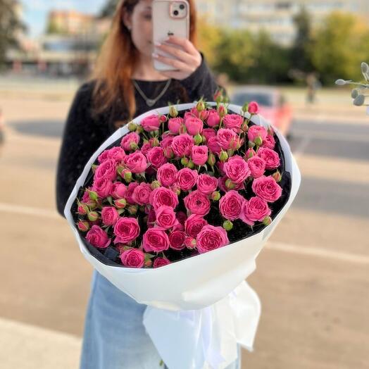 Букет из кустовых роз фуксия