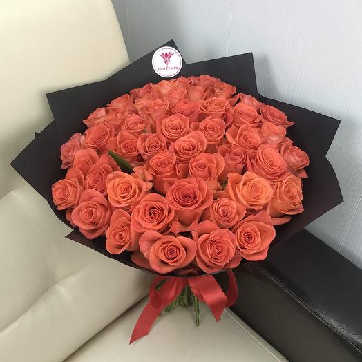 Bouquet of 51 roses "Orange Wow roses in black craft"