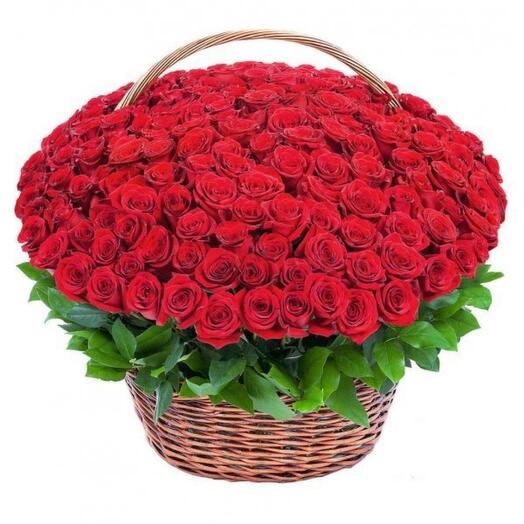 Basket with 101 roses