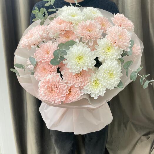 Mono lace chrysanthemum with eucalyptus