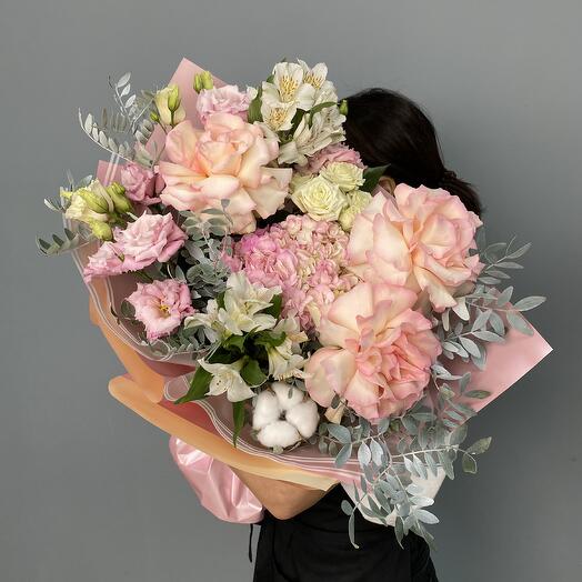 Author's bouquet of hydrangeas and roses "French compliment"