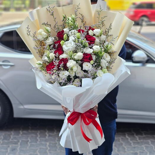 RED   WHITE FLOWERS BOUQUET