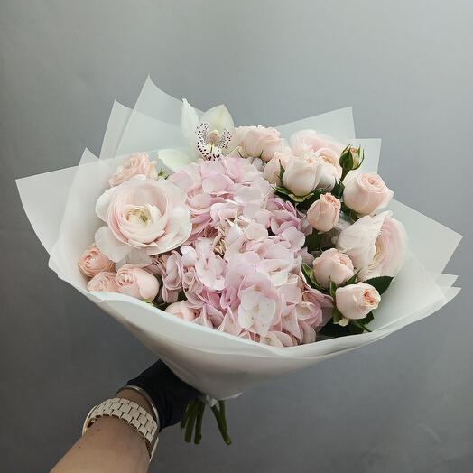 Bouquet of hydrangeas and ranunculus
