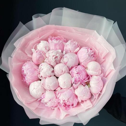 Bouquet of 19 pink peonies