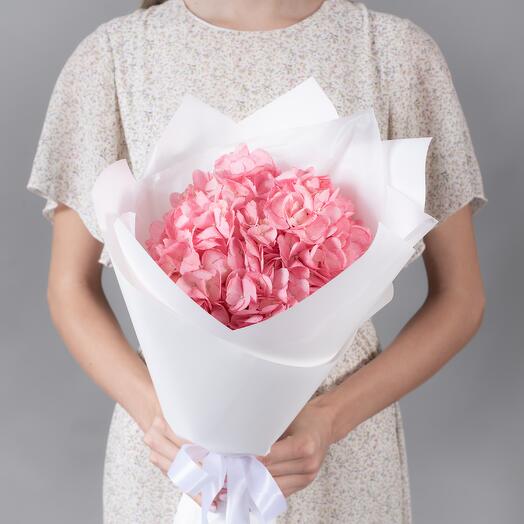 Букет из розовой гортензии