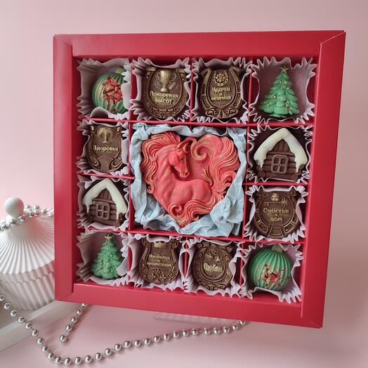 Шоколад новогодний: огненная лошадь и пожелания