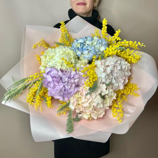 Букет Мимоза италия и микс гортензий