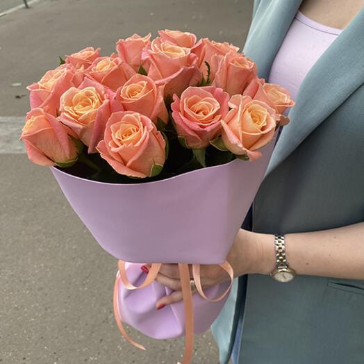 Нежный букет из 15 роз