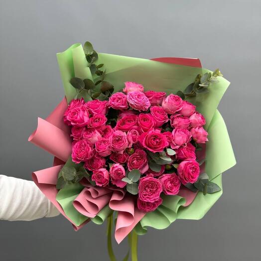 Букет из кустовых розовых роз