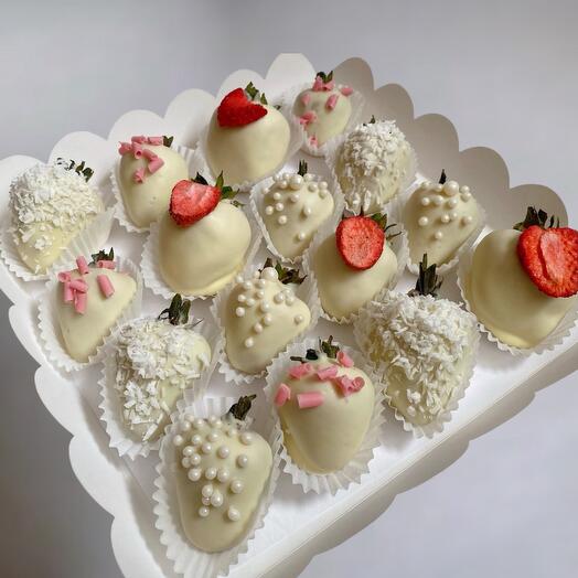 Клубника в белом шоколаде (16-20 шт.)