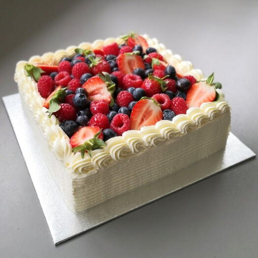 Berries loaded cake