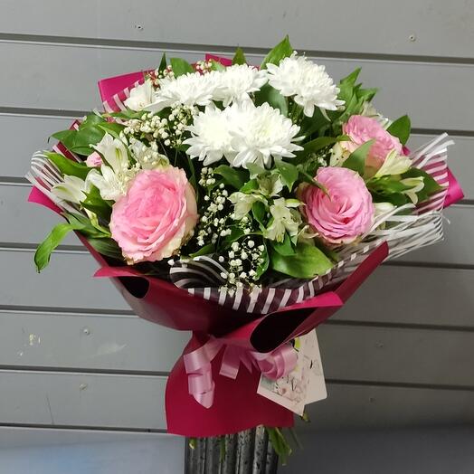 Ramo de rosas, Crisantemos y alstroemeria