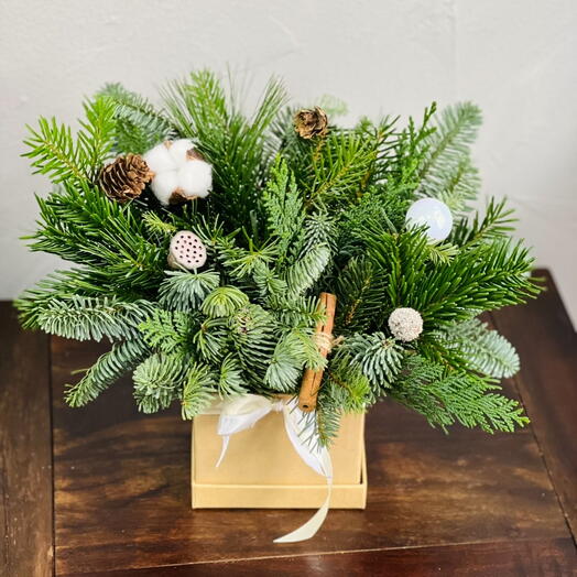 Small Christmas box arrangement Nature