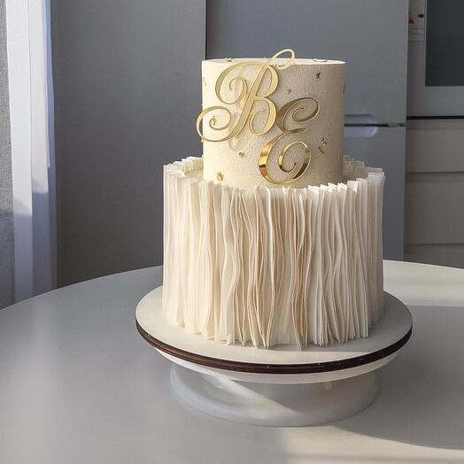 Свадебный торт с велюром и кружком