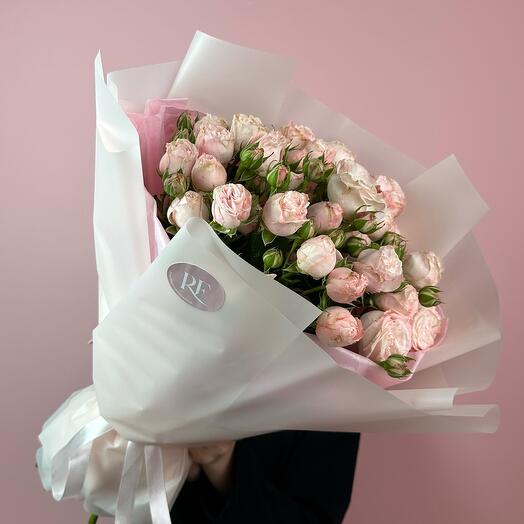 Моно букет из 7 кустовых роз