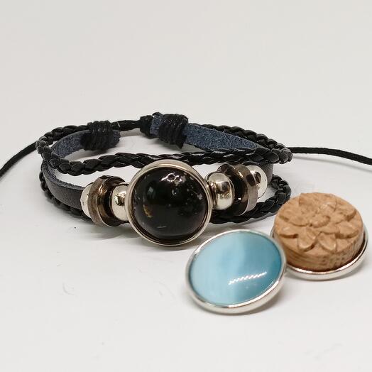 Браслет из экокожи со сменными кнопками