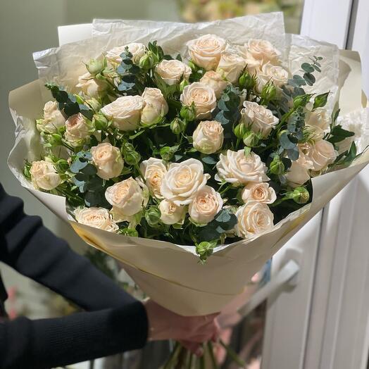 Молочные кустовые розы😍