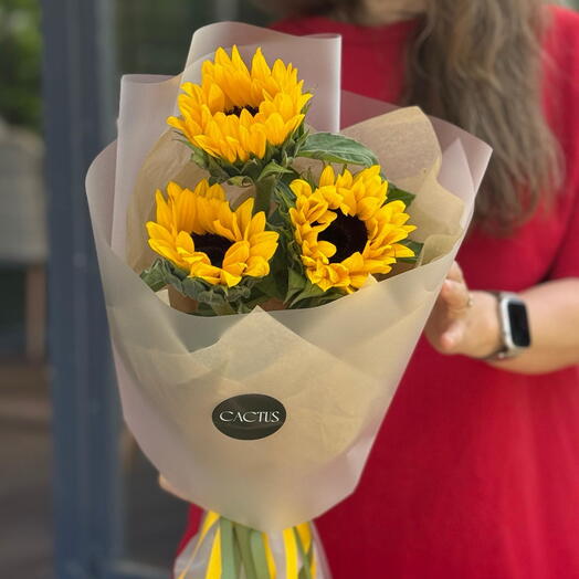 Букет-комплимент с подсолнухами