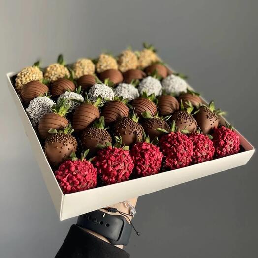 Набор с клубникой в молочном шоколаде🍓