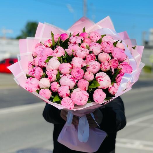 Bouquet of 51 peonies by Sarah Bernard