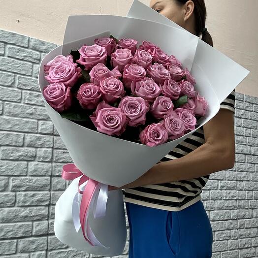 Букет из 29 сиреневых роз