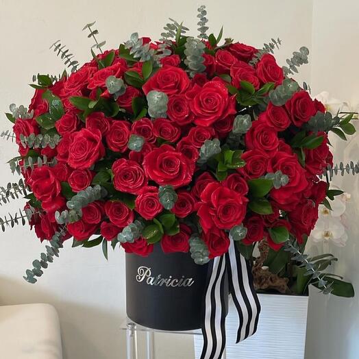 Цветы в коробке розы