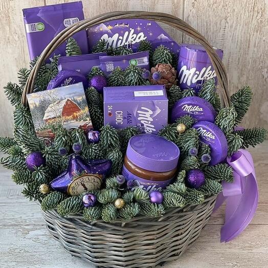 Новогодняя корзина из Милка