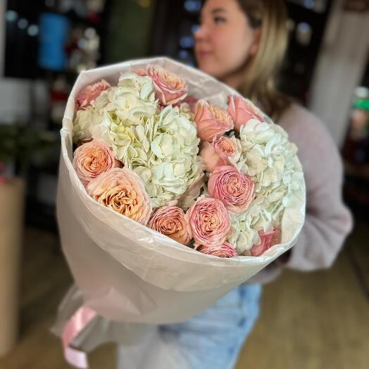 🌷Букет "Милашка" из пионовидных роз и гортензии